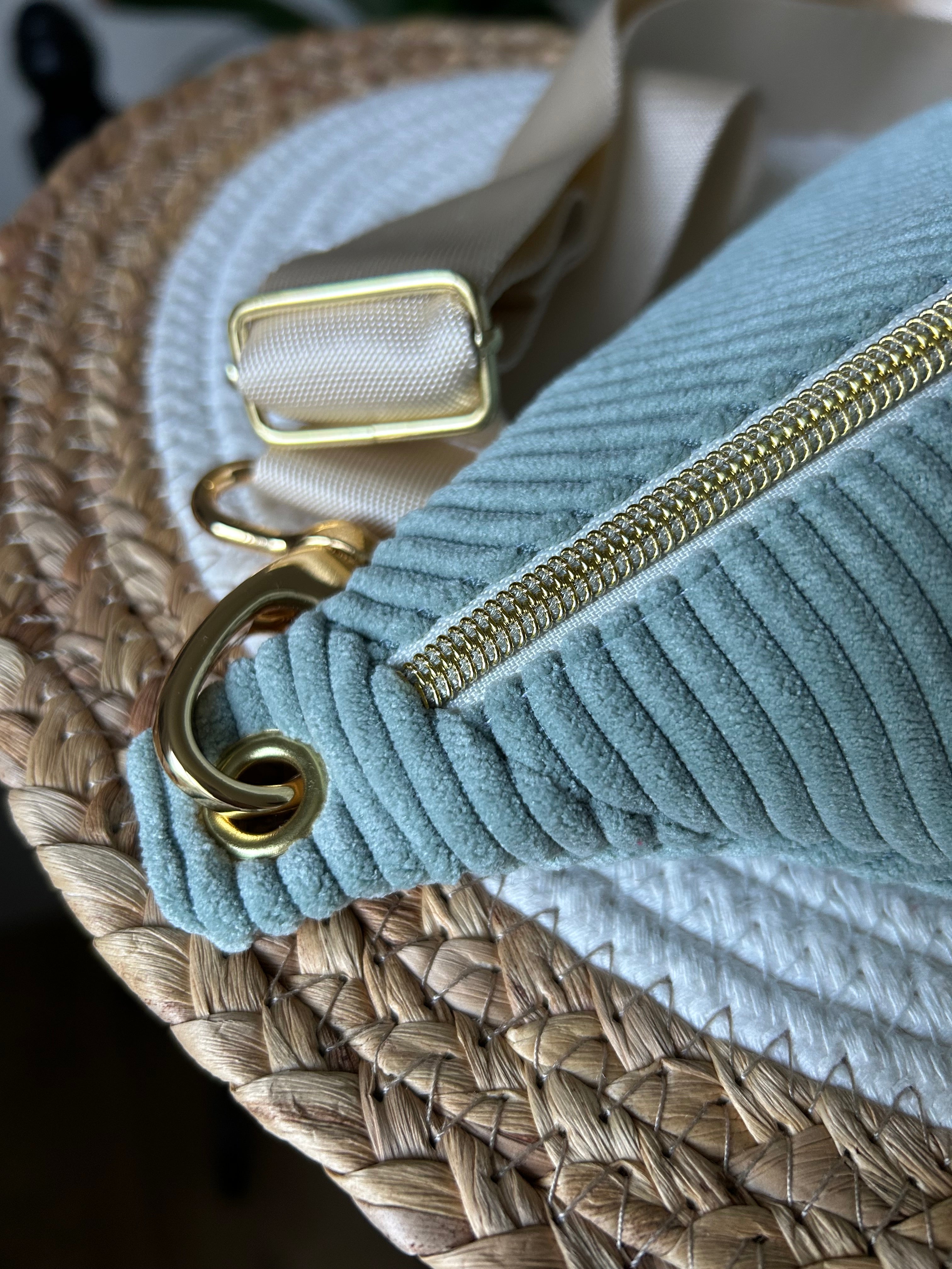 Banane en velours côtelé