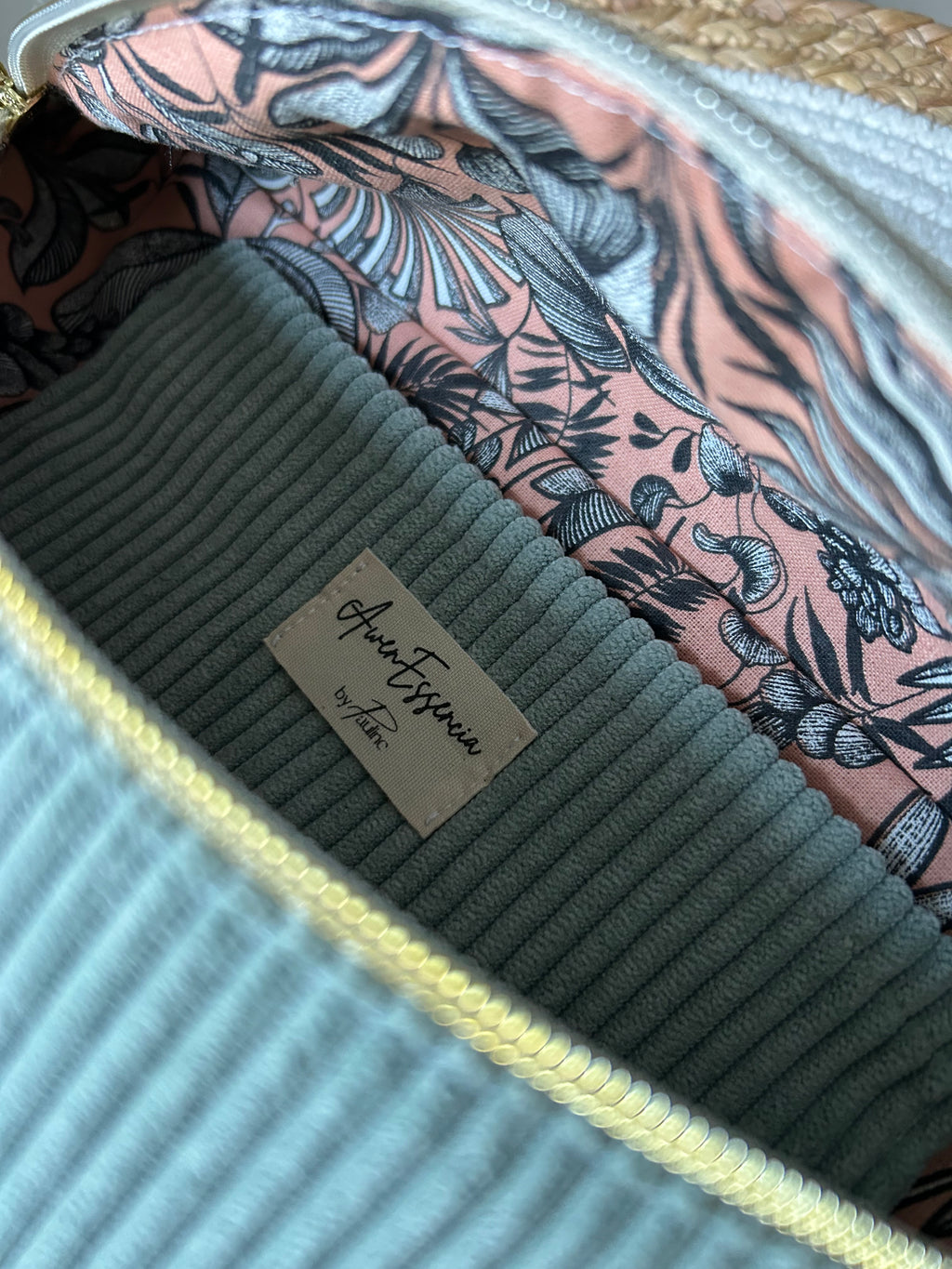 Banane en velours côtelé