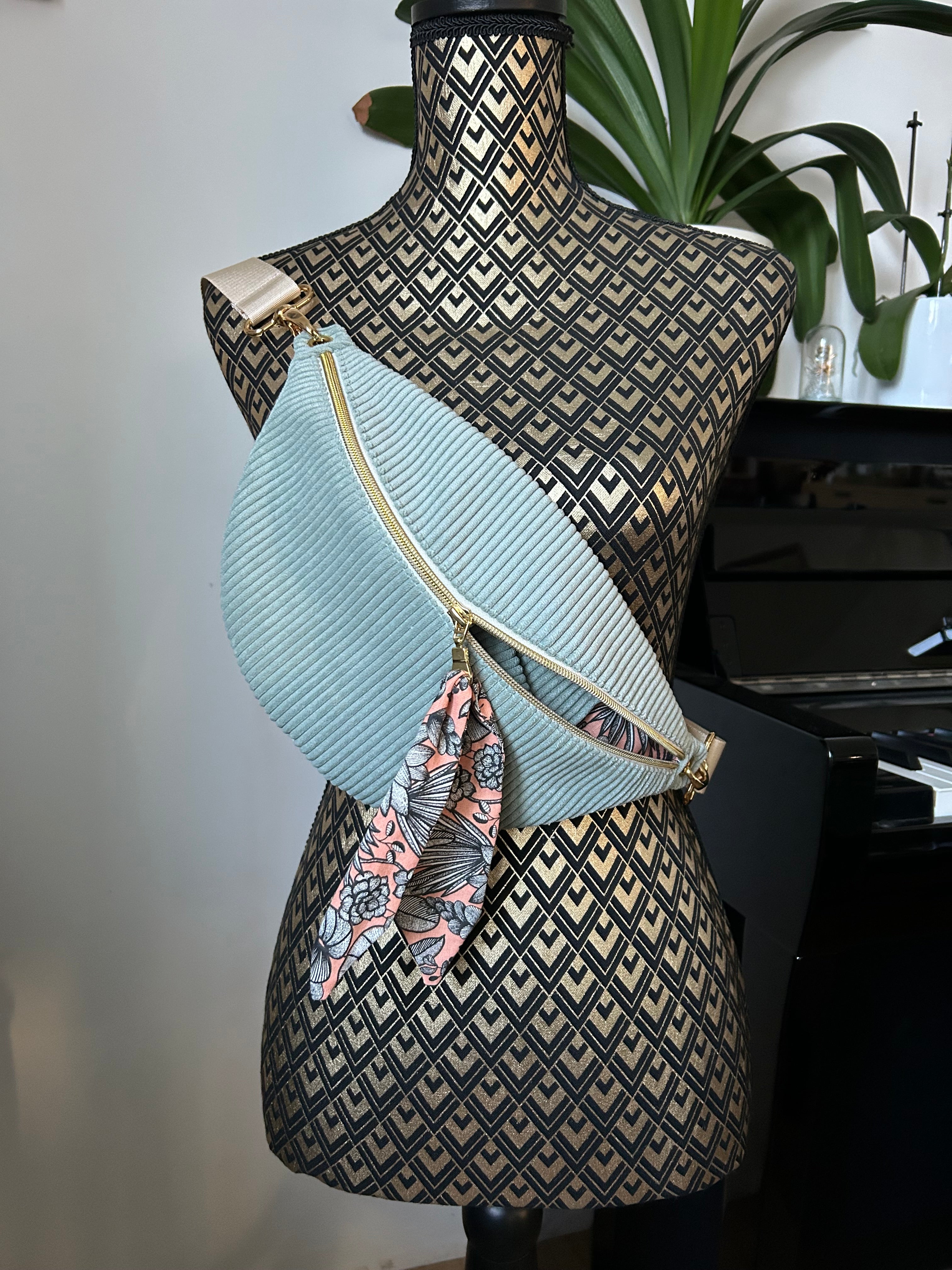 Banane en velours côtelé