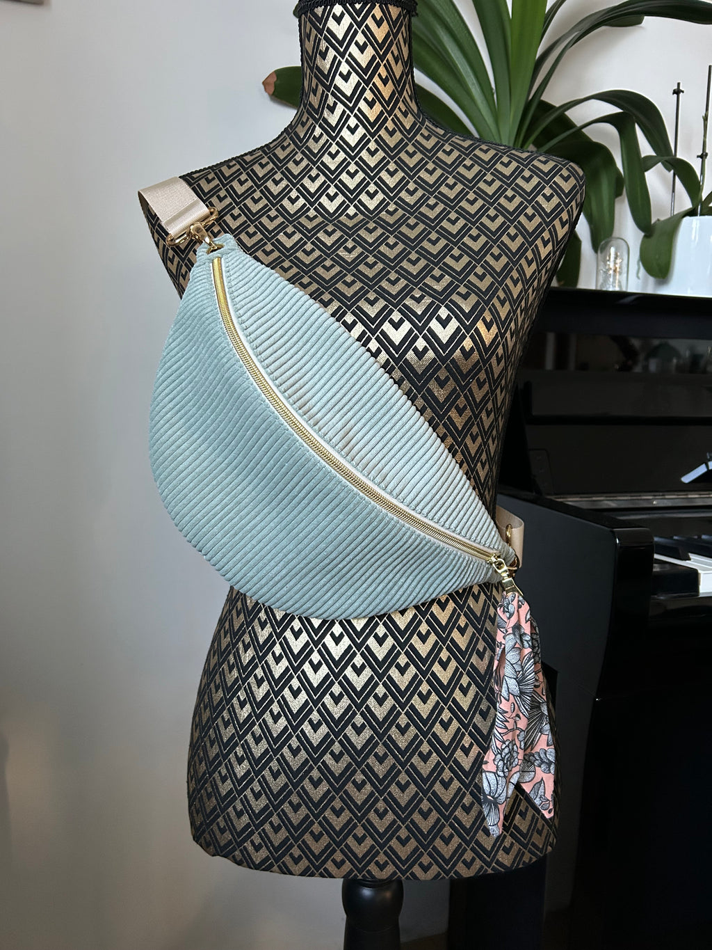 Banane en velours côtelé